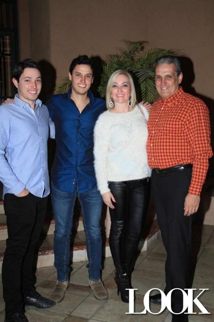 Efraín Orozco Celis con su familia